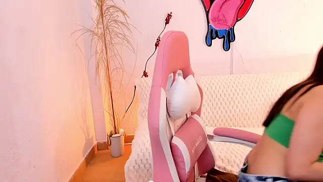 EmmaMyers1 online show from 02-04-26, 09:42