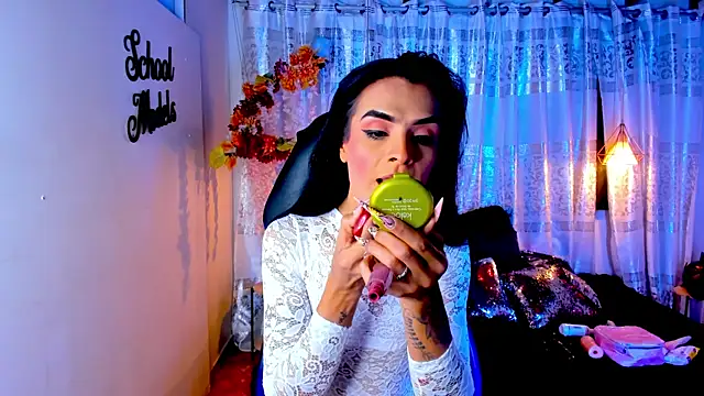 Snapshot of ZAMMIRA chatting on 10-18-25, 04:37 ZAMMIRA online show from 10-18-25, 04:37