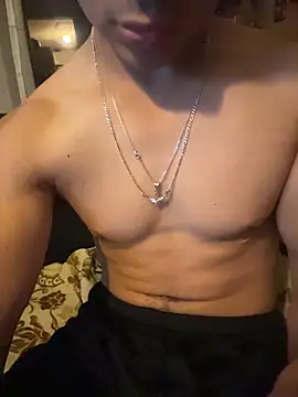 Snapshot of Gmktulon chatting on 10-31-25, 04:13 Gmktulon online show from 10-31-25, 04:13