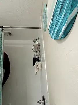 Snapshot of mackkh@xh chatting on 11-17-25, 04:57 mackkhxh online show from 11-17-25, 04:57