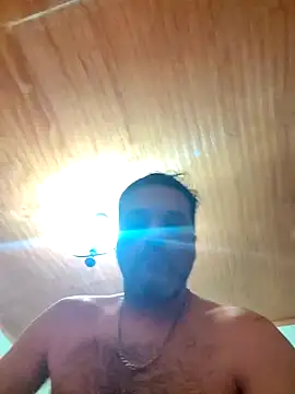 Snapshot of Tophe1 chatting on 10-24-25, 09:06 Tophe1 online show from 10-24-25, 09:06