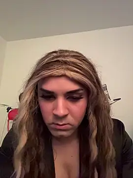 Snapshot of luziaaa92 chatting on 10-17-25, 07:33 luziaaa92 online show from 10-17-25, 07:33