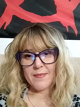 Snapshot of Amelialove42 chatting on 02-13-26, 07:21 Amelialove42 online show from 02-13-26, 07:21