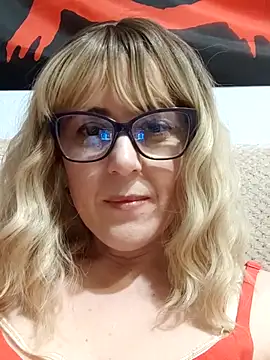 Snapshot of Amelialove42 chatting on 03-21-26, 06:22 Amelialove42 online show from 03-21-26, 06:22