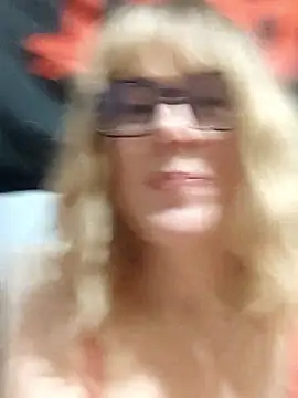 Snapshot of Amelialove42 chatting on 03-22-26, 04:32 Amelialove42 online show from 03-22-26, 04:32