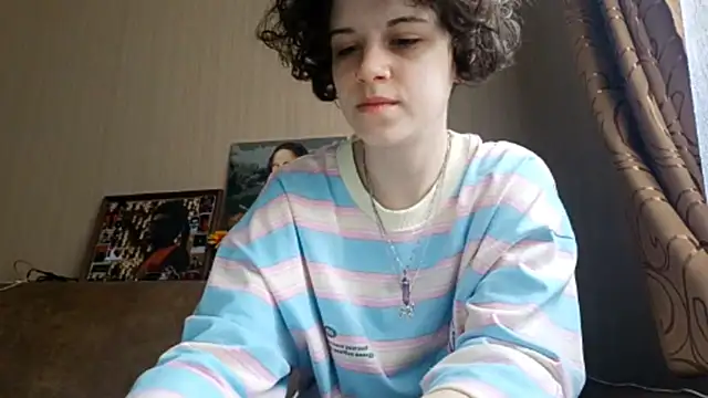 Snapshot of JesseniaHanney chatting on 10-16-25, 09:10 JesseniaHanney online show from 10-16-25, 09:10