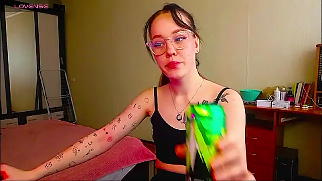 Snapshot of JennyRass chatting on 01-12-26, 11:15 JennyRass online show from 01-12-26, 11:15