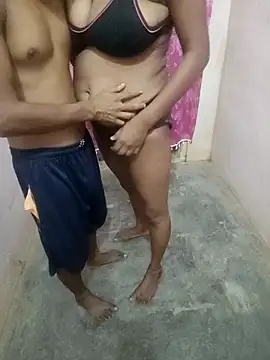 Snapshot of indian_Couple_1999 chatting on 10-10-25, 05:45 indian Couple 1999 online show from 10-10-25, 05:45