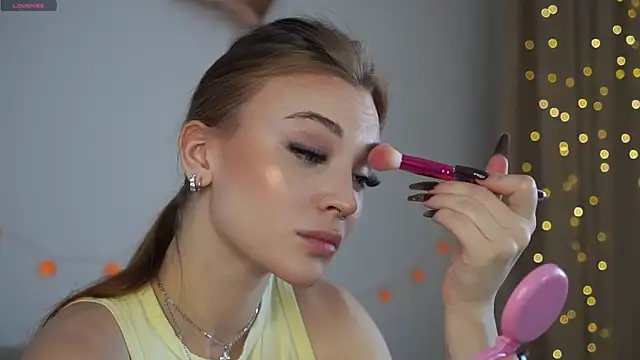 Snapshot of beckymadsons chatting on 03-13-26, 11:28 beckymadsons online show from 03-13-26, 11:28