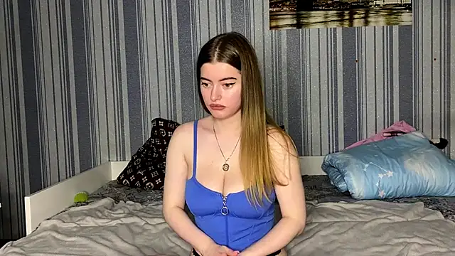 Snapshot of EmiliaCouple chatting on 11-27-25, 01:57 EmiliaCouple online show from 11-27-25, 01:57