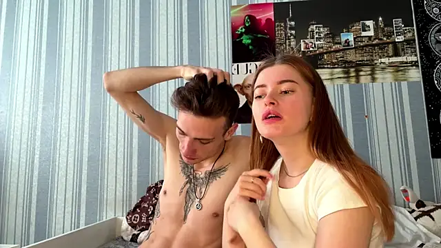 Snapshot of EmiliaCouple chatting on 03-10-26, 07:13 EmiliaCouple online show from 03-10-26, 07:13