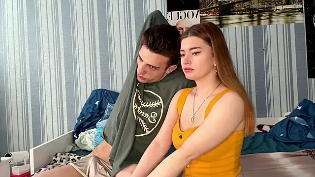 Snapshot of EmiliaCouple chatting on 03-19-26, 05:44 EmiliaCouple online show from 03-19-26, 05:44