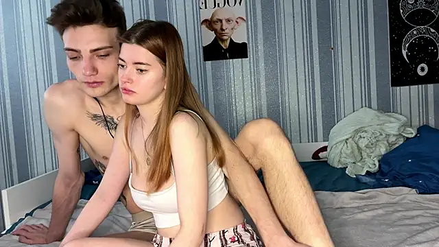 Snapshot of EmiliaCouple chatting on 03-20-26, 06:40 EmiliaCouple online show from 03-20-26, 06:40