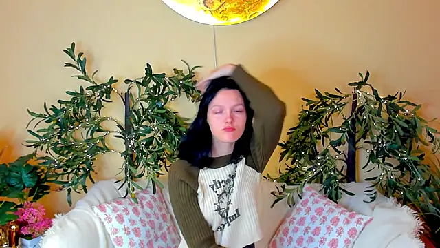Snapshot of OletaReffner chatting on 10-19-25, 11:11 OletaReffner online show from 10-19-25, 11:11