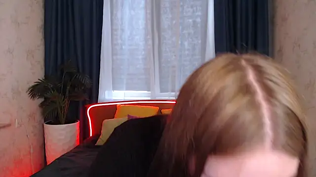 Musegirl online show from 12-04-25, 08:23