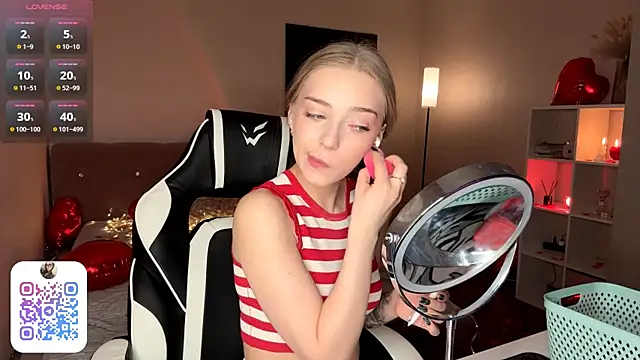 Snapshot of EvaPeace chatting on 02-14-26, 08:05 EvaPeace online show from 02-14-26, 08:05