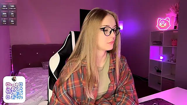 Snapshot of EvaPeace chatting on 02-18-26, 07:21 EvaPeace online show from 02-18-26, 07:21