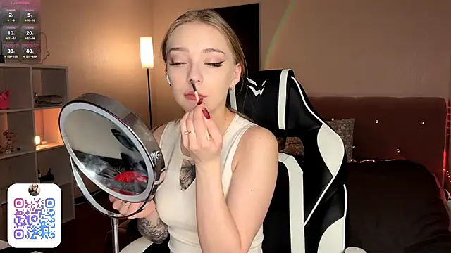 Snapshot of EvaPeace chatting on 02-21-26, 08:21 EvaPeace online show from 02-21-26, 08:21