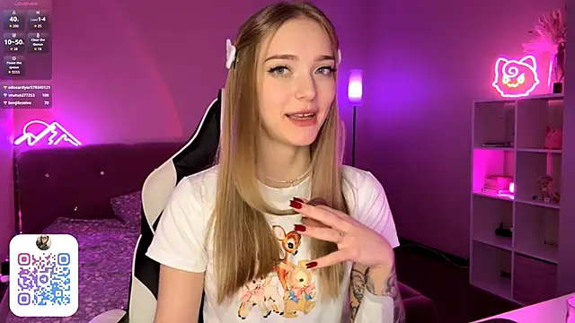 Snapshot of EvaPeace chatting on 03-08-26, 02:04 EvaPeace online show from 03-08-26, 02:04