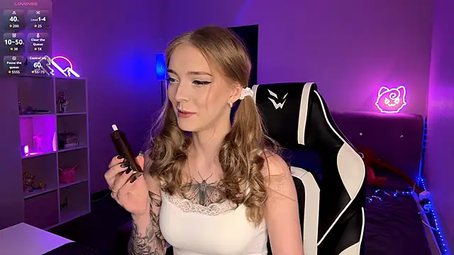 Snapshot of EvaPeace chatting on 03-28-26, 01:33 EvaPeace online show from 03-28-26, 01:33