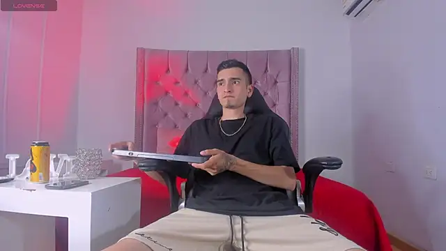 Ethan Boy  online show from 10-13-25, 08:20