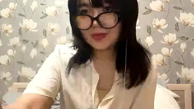 Snapshot of YunaMuse chatting on 10-10-25, 08:08 YunaMuse online show from 10-10-25, 08:08
