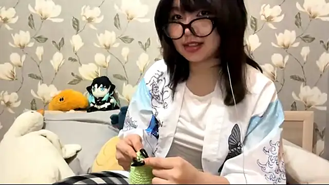 Snapshot of YunaMuse chatting on 10-12-25, 07:35 YunaMuse online show from 10-12-25, 07:35