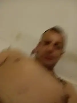 Snapshot of jjLARAY chatting on 10-17-25, 03:42 jjLARAY online show from 10-17-25, 03:42