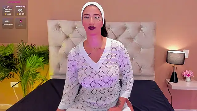 Snapshot of AllisonDoll_ chatting on 10-31-25, 02:51 AllisonDoll  online show from 10-31-25, 02:51