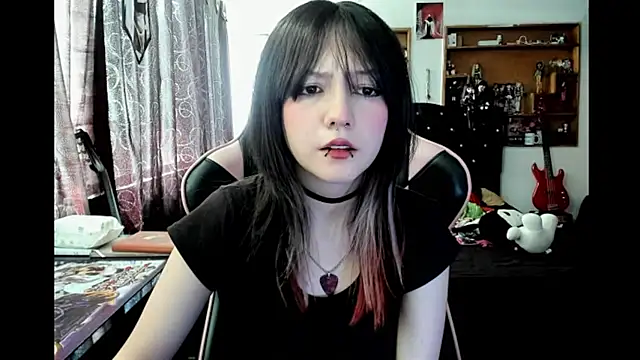 Maki Zein  online show from 01-17-26, 04:43