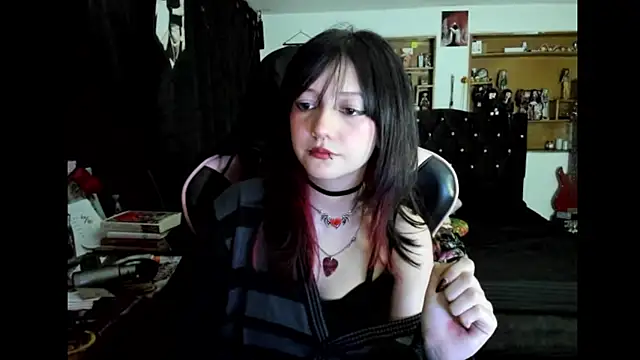 Maki Zein  online show from 03-21-26, 03:44