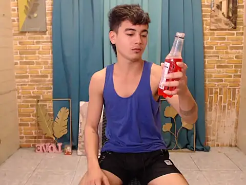 boy raphael online show from 11-03-25, 05:42