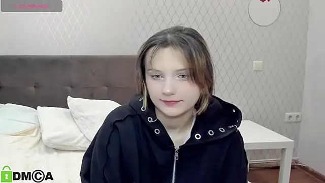 Snapshot of SofiMuse chatting on 10-10-25, 06:56 SofiMuse online show from 10-10-25, 06:56