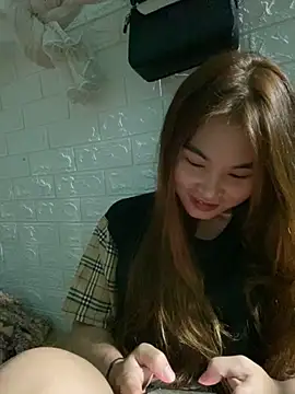 Snapshot of Yan_50299 chatting on 10-14-25, 12:28 Yan 50299 online show from 10-14-25, 12:28