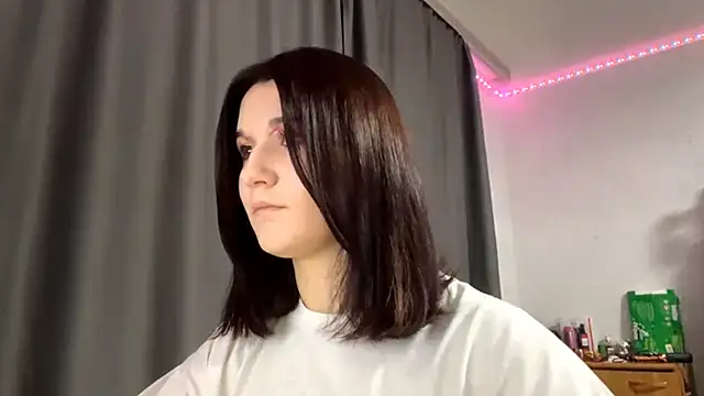 Snapshot of ElsieZuno chatting on 10-11-25, 03:43 ElsieZuno online show from 10-11-25, 03:43