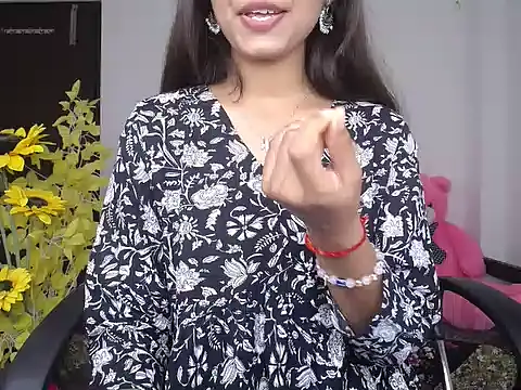 Snapshot of Hot_Kareena chatting on 10-19-25, 06:03 Hot Kareena online show from 10-19-25, 06:03