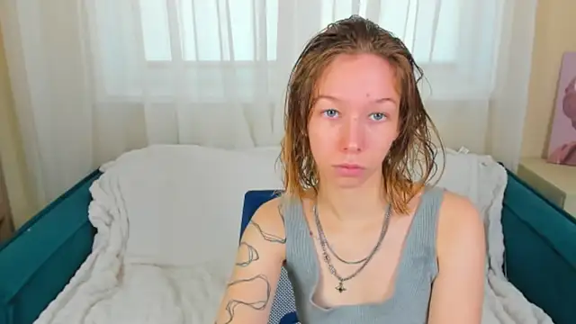 Snapshot of LilyVoise chatting on 10-20-25, 10:16 LilyVoise online show from 10-20-25, 10:16