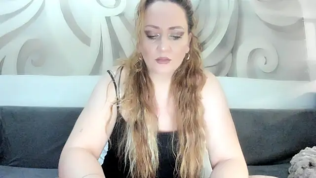 Snapshot of 88__callmemadam__88 chatting on 12-19-25, 11:34 88 callmemadam 88 online show from 12-19-25, 11:34