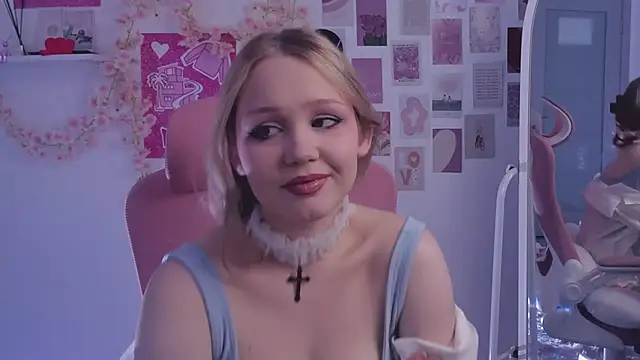 Snapshot of SweetCutie19 chatting on 10-16-25, 06:20 SweetCutie19 online show from 10-16-25, 06:20