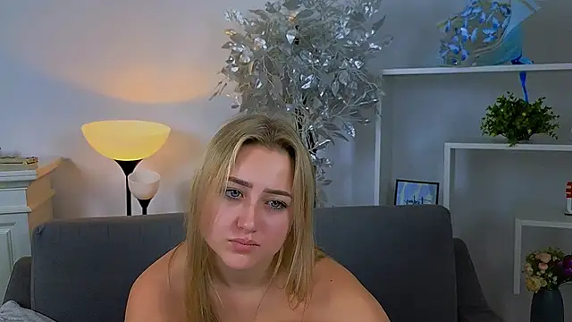 Lulu   Moon online show from 10-28-25, 08:18