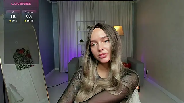 Snapshot of LanaDeRose chatting on 11-17-25, 02:17 LanaDeRose online show from 11-17-25, 02:17