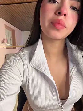 LunaMoore Pink online show from 05-07-26, 11:48