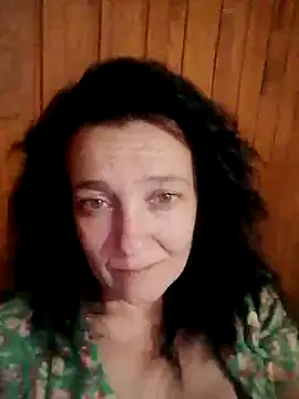 Snapshot of velvet_2200 chatting on 10-15-25, 07:03 velvet 2200 online show from 10-15-25, 07:03
