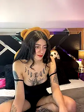 Snapshot of Moon_Magic chatting on 10-23-25, 07:56 Moon Magic online show from 10-23-25, 07:56