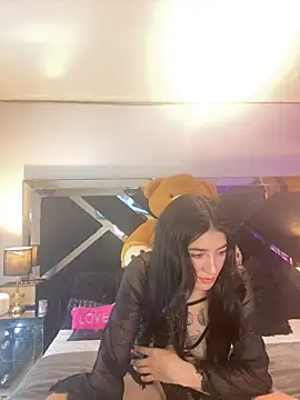 Snapshot of Moon_Magic chatting on 10-24-25, 09:11 Moon Magic online show from 10-24-25, 09:11