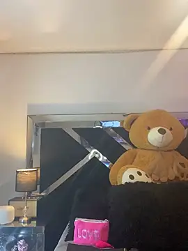 Snapshot of Moon_Magic chatting on 10-30-25, 06:41 Moon Magic online show from 10-30-25, 06:41