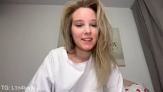 AIicaparkerc online show from 03-23-26, 04:55