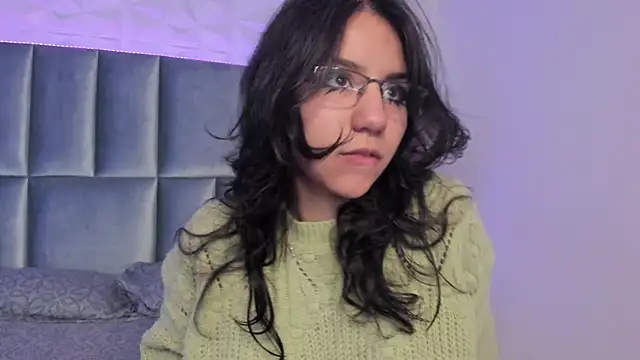 HollyPeach online show from 12-21-25, 02:57