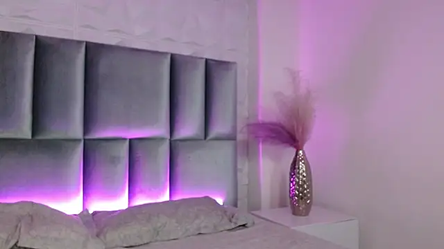 HollyPeach online show from 05-10-26, 06:24