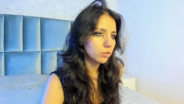 HollyPeach online show from 05-11-26, 07:55